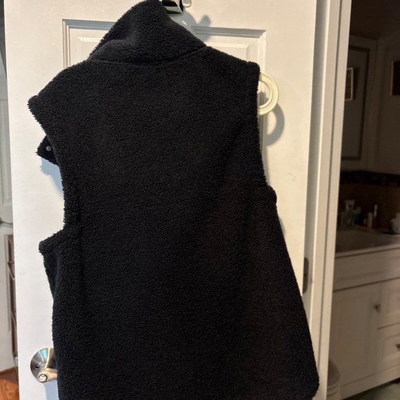Sleeveless Shearling Vest Black S - Picture 5 of 5